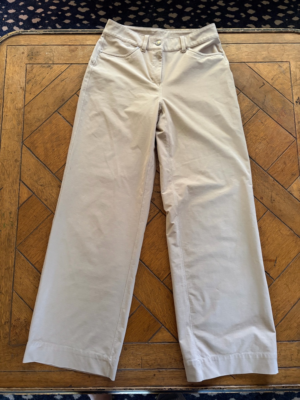 Lululemon women’s City Sleek 5 pocket  high waist pant. Full length tan 26x30
